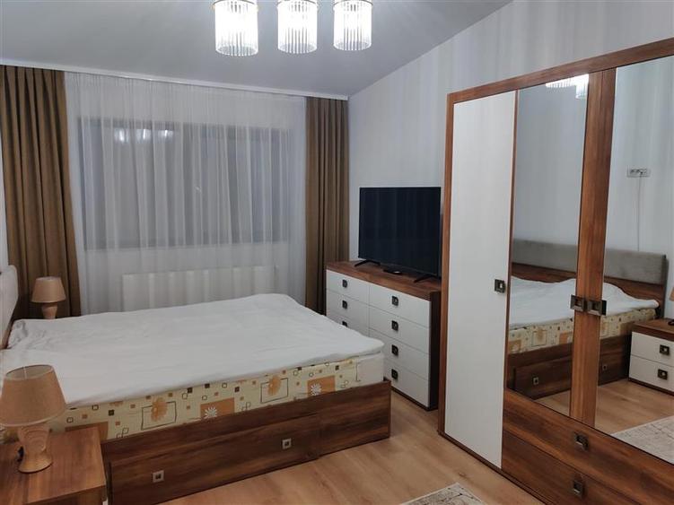 Apartament cu 3 camere decomandat, mobilat în Ipotești
