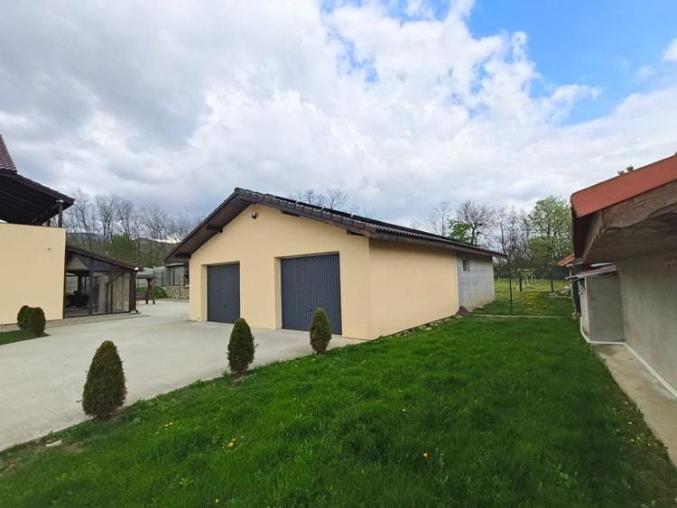Casă individuală cu 5 camere cu Canalizare în Crasna