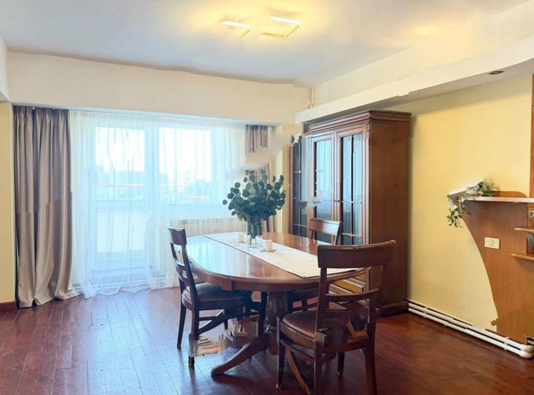Apartament cu 3 camere decomandat, mobilat în P-ța Unirii