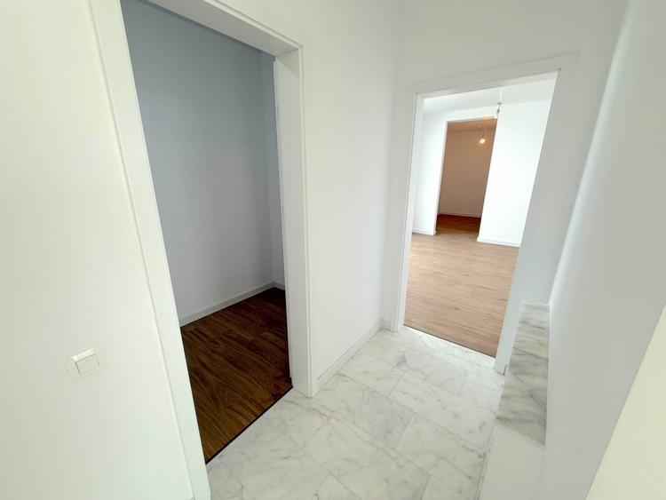 Apartament cu 3 camere decomandat în Metalurgiei