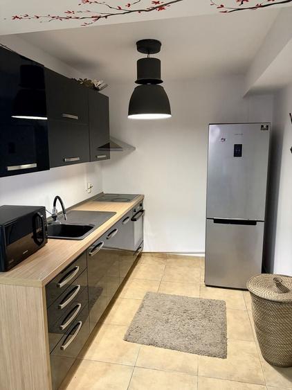 Apartament cu 2 camere decomandat, mobilat în Central