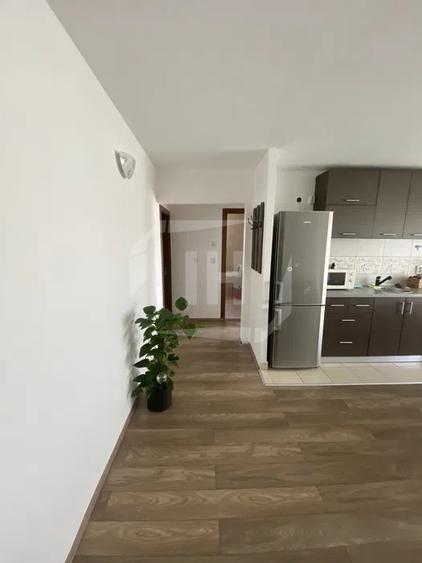 Apartament cu 3 camere semidecomandat, mobilat în Între Lacuri