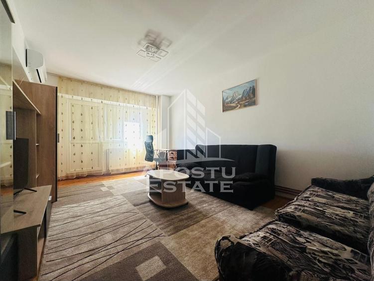 Apartament cu 2 camere semidecomandat, mobilat în Intim