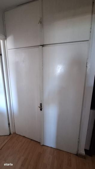 Apartament cu 3 camere decomandat în Sud