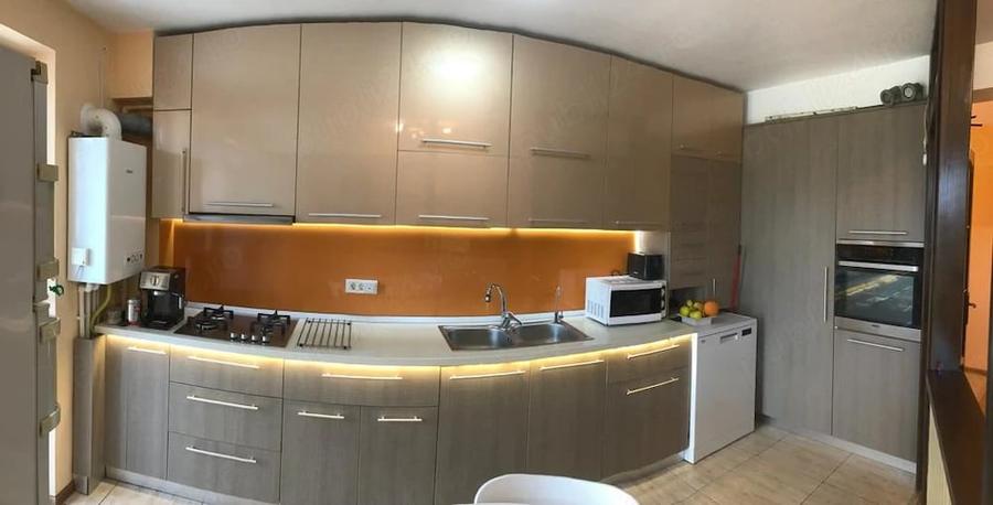 Apartament cu 4 camere decomandat în Titan