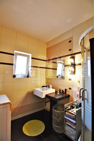 Casă individuală cu 5 camere cu Canalizare în Între Lacuri