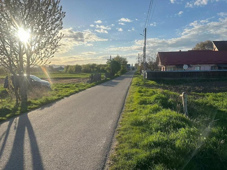 Teren de 1500 mp, în Est