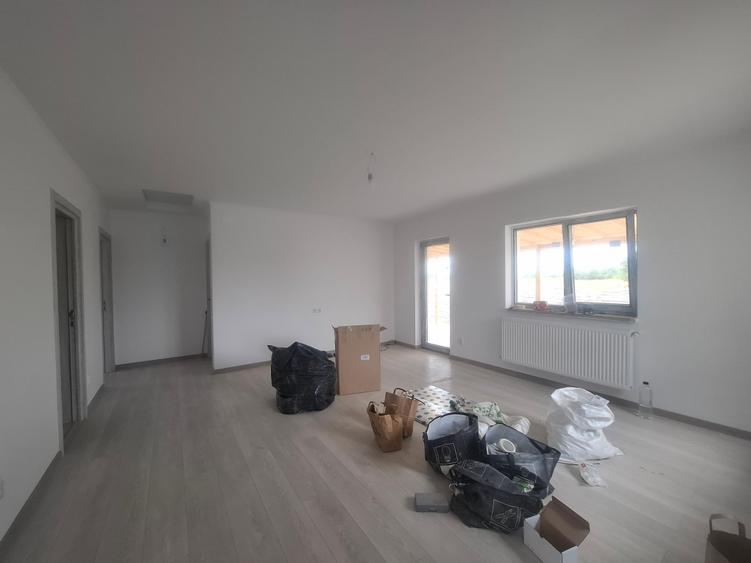 Casă individuală cu 3 camere cu Teren 300 Mp în Clinceni