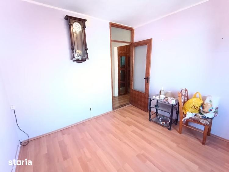 Apartament cu 4 camere decomandat în Micălaca