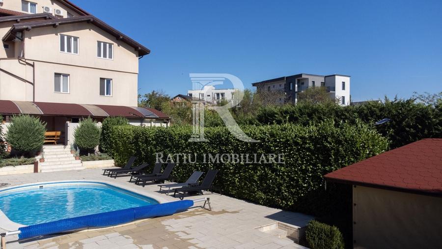 Casă individuală cu 18 camere cu Piscina în Sânmartin