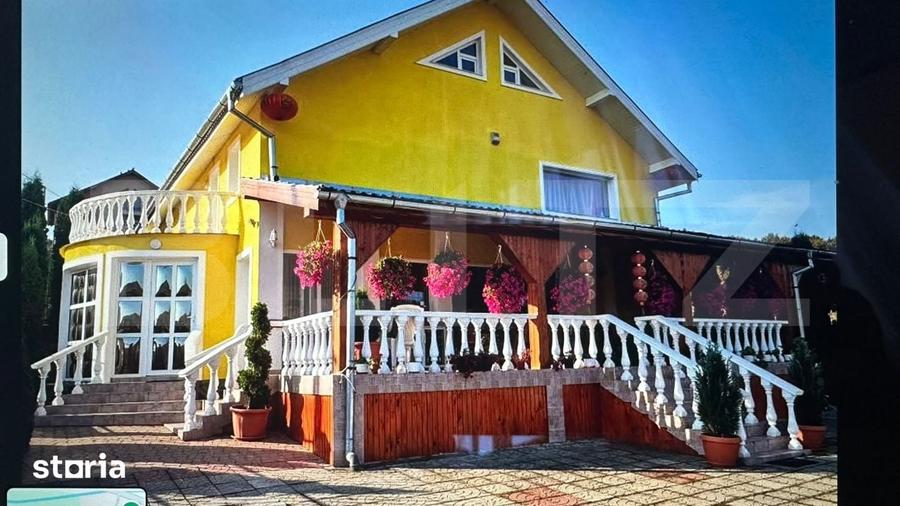 Casă cu 8 camere cu Teren 922 Mp în Livezeni