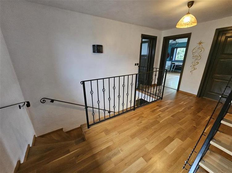 Casă individuală cu 5 camere cu Canalizare în Făget