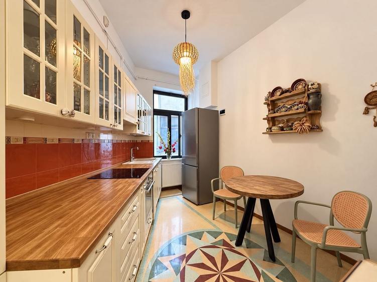 Apartament cu 3 camere decomandat, mobilat în Cișmigiu
