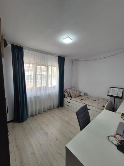 Casă individuală cu 3 camere cu Canalizare în Șimnicu de Sus