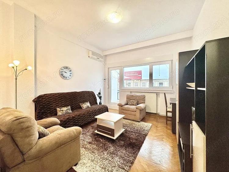 Apartament cu 4 camere semidecomandat, mobilat în Romană
