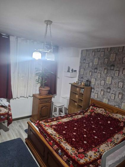 Apartament cu 4 camere decomandat în Băceni