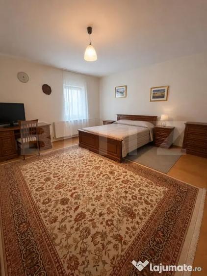Casă cu 7 camere cu Teren 3940 Mp în Central