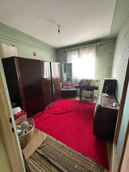 Apartament cu 4 camere semidecomandat în Cetate