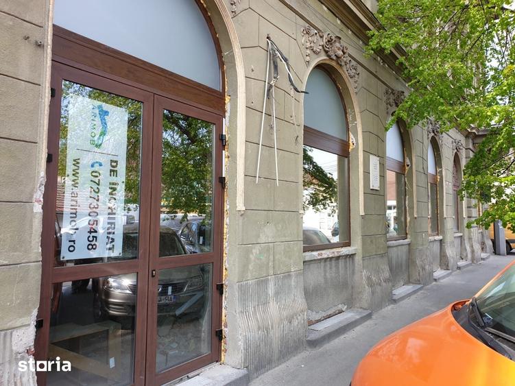 Spațiu comercial, de 250 mp, în Central