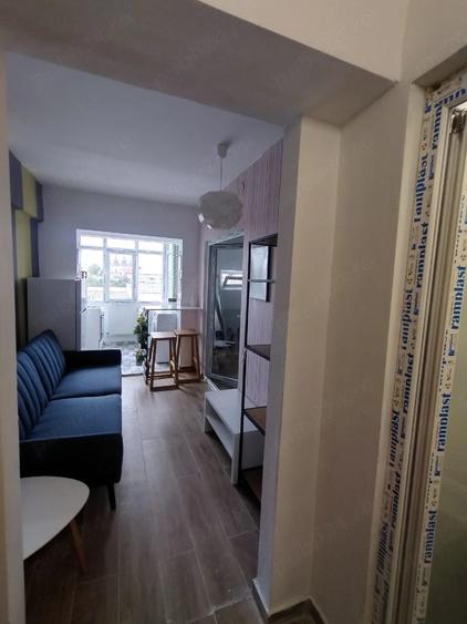 Garsonieră decomandată în Baza 3