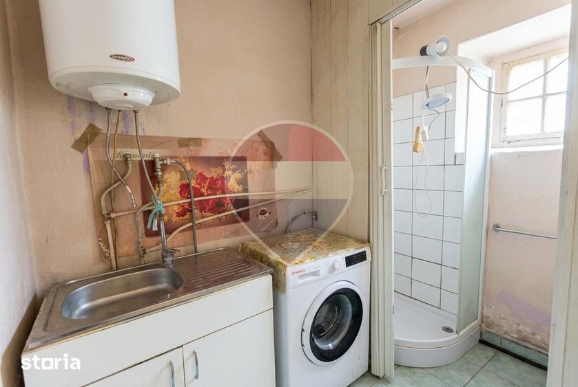 Casă cu 2 camere cu Teren 3618 Mp în Moldovenești