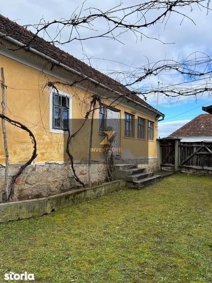 Casă cu 4 camere cu Teren 2328 Mp în Vadu Crișului