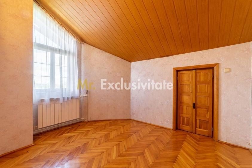 Casă individuală cu 9 camere cu Canalizare în Bascov