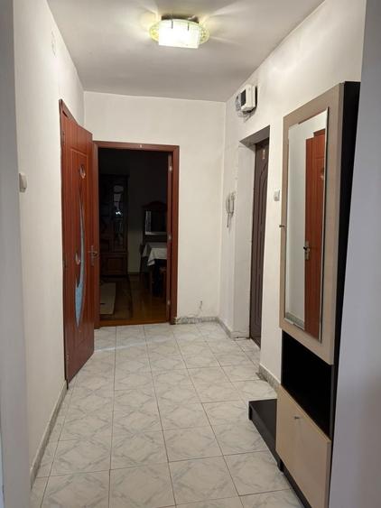 Apartament cu 2 camere decomandat în 1 Mai