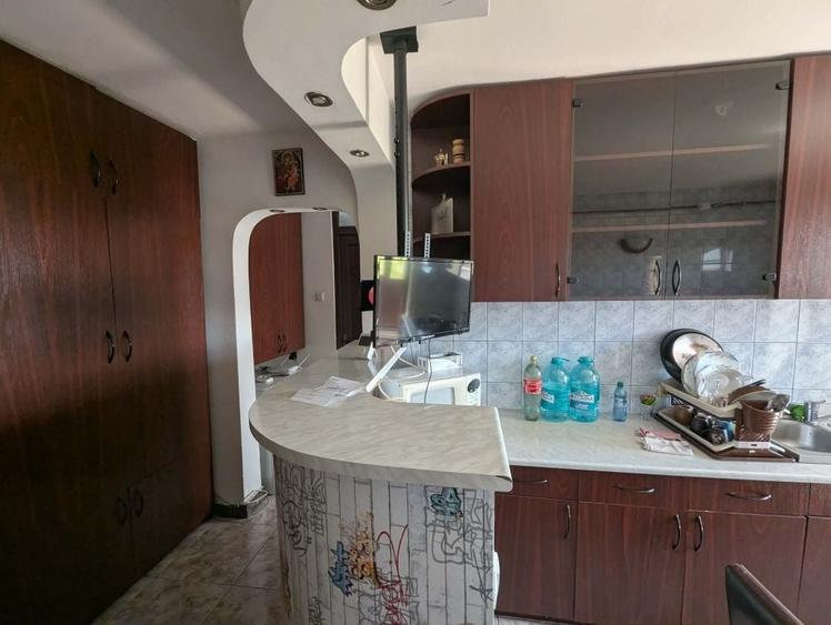 Apartament cu 2 camere decomandat în 1 Mai