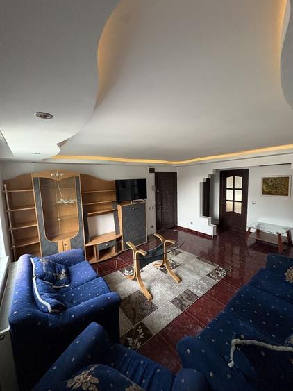 Apartament cu 3 camere decomandat în Exterior Vest