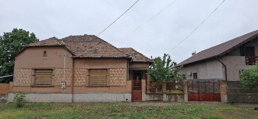 Casă cu 4 camere cu Teren 718 Mp în Pesac