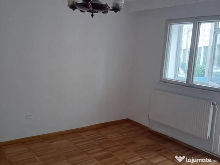 Apartament cu 2 camere decomandat în Port