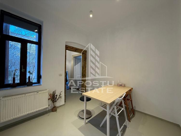 Apartament cu 3 camere semidecomandat, mobilat în Sinaia