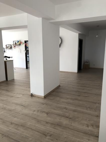 Apartament cu 4 camere decomandat, mobilat în Răcădău