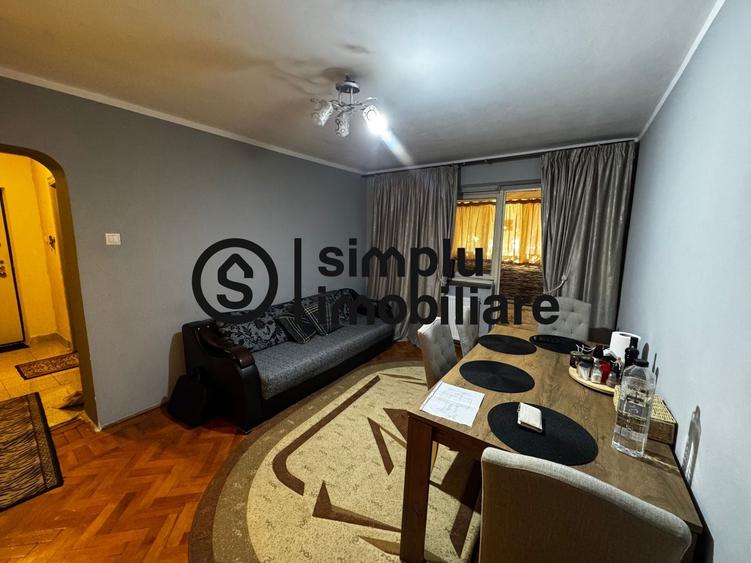 Apartament cu 3 camere semidecomandat în Gării