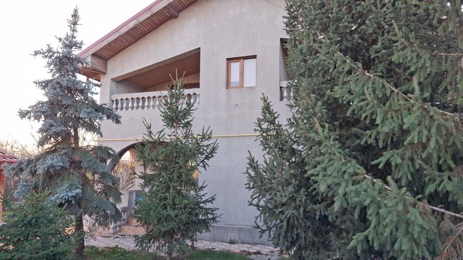 Casă cu 4 camere în Dascălu