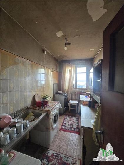 Apartament cu 3 camere decomandat în Drumul Taberei
