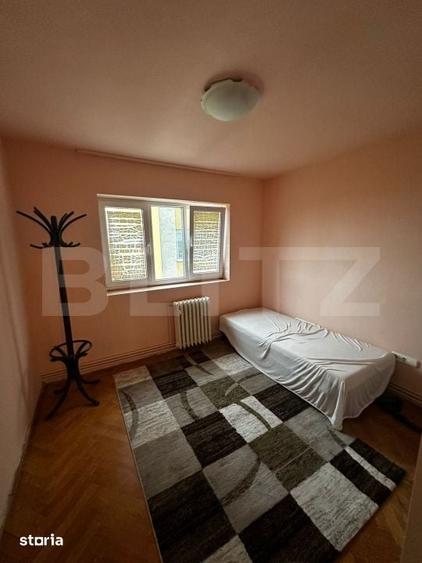 Apartament cu 4 camere decomandat în Micro 15