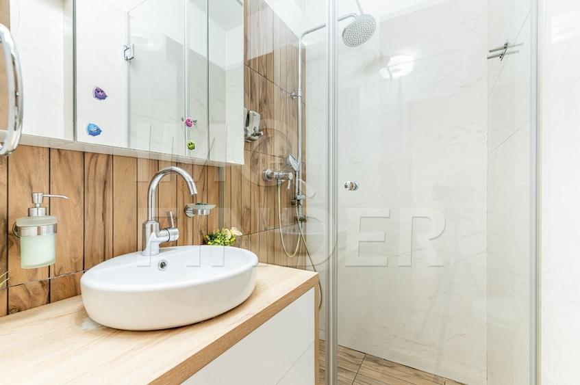 Apartament cu 5 camere decomandat, mobilat în Plopilor