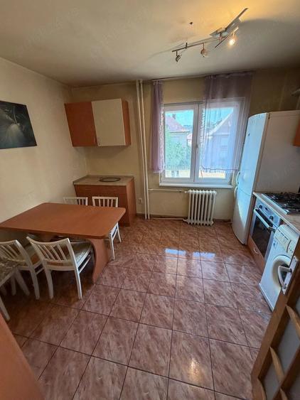 Apartament cu 3 camere semidecomandat în Take Ionescu