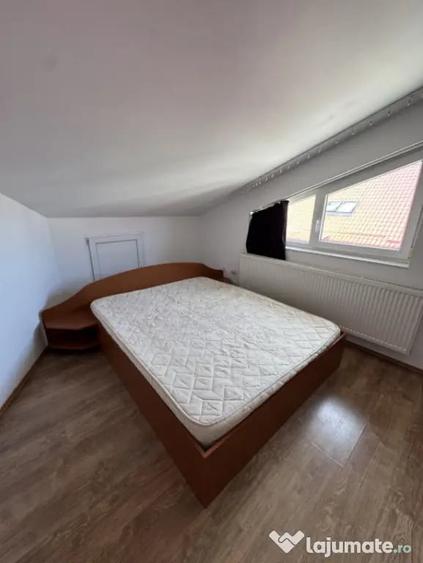Apartament cu 3 camere semidecomandat în Florești