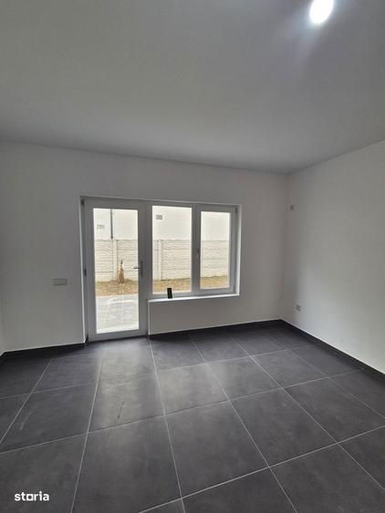Casă cu 5 camere cu Teren 335 Mp în Vidra