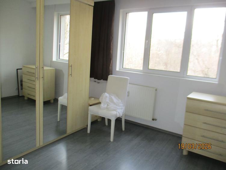 Apartament cu 3 camere decomandat în Drumul Taberei — fotografia 2