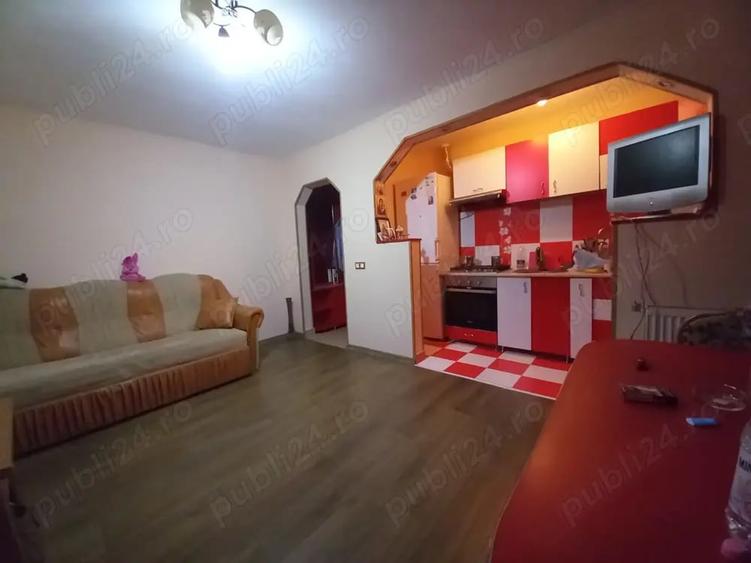 Apartament cu 2 camere semidecomandat în Beiuș