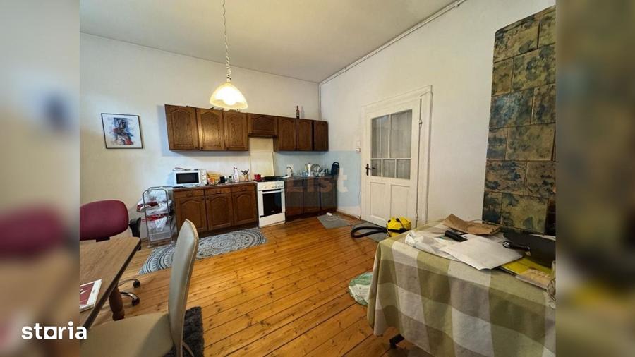 Apartament cu 3 camere semidecomandat în Andrei Mureșanu