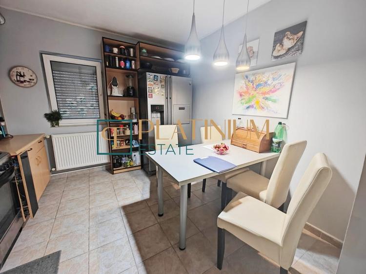 Apartament cu 3 camere semidecomandat, mobilat în Aradului