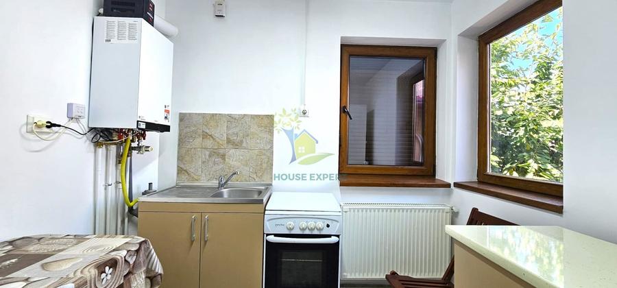 Apartament cu 4 camere decomandat în P-ța Rosetti