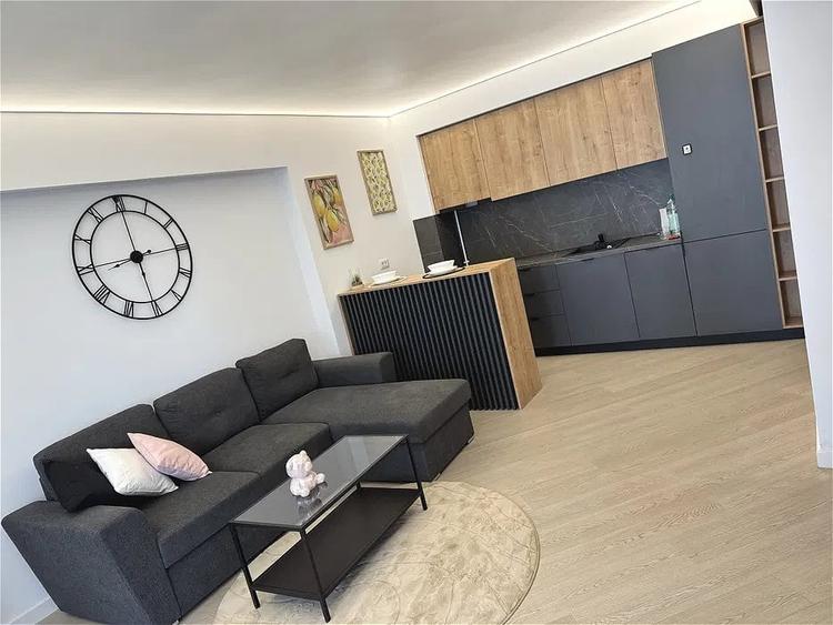 Apartament cu 2 camere semidecomandat, mobilat în Pipera