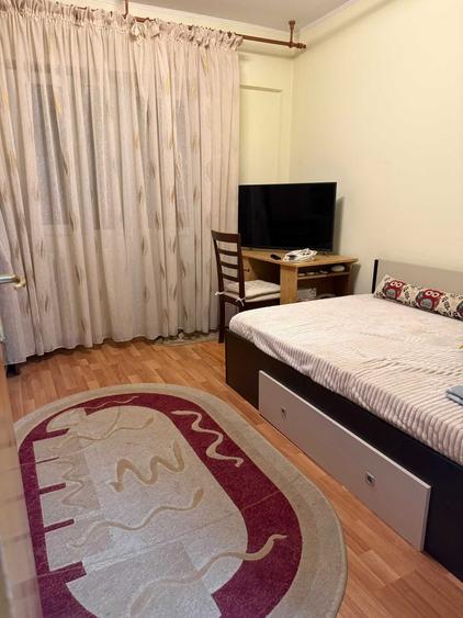 Apartament cu 3 camere decomandat în Giurgiului