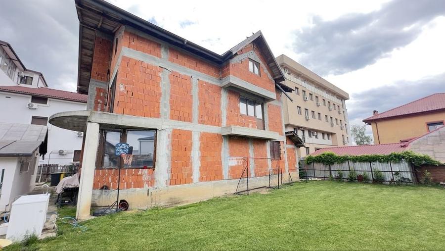 Casă cu 4 camere în Central